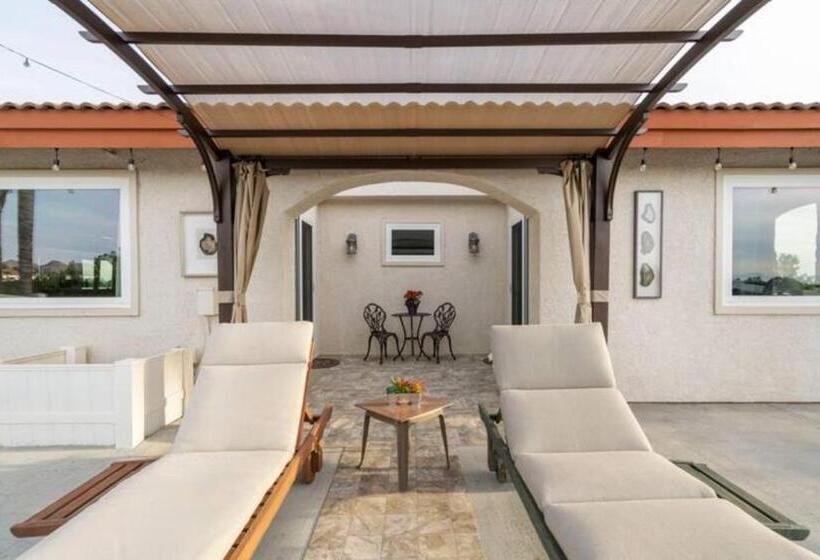 Пансион Magic Villa Overlooking Pool Oasis