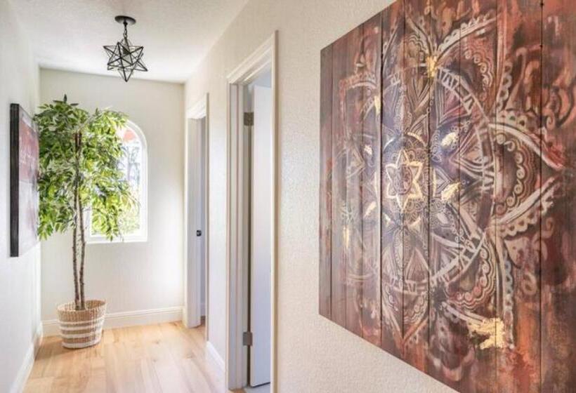 Пансион Magic Villa Overlooking Pool Oasis