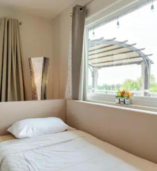 Пансион Magic Villa Overlooking Pool Oasis