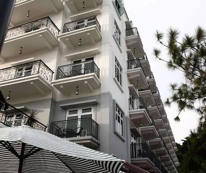 هتل Arenaa Deluxe Boutique