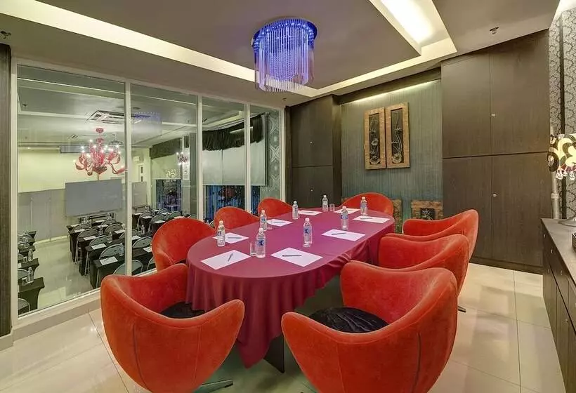 هتل Arenaa Deluxe Boutique