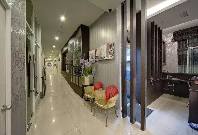 هتل Arenaa Deluxe Boutique