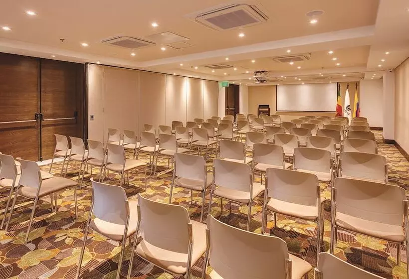 ホテル Estelar Yopal