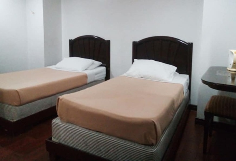 Отель The Golden Pine