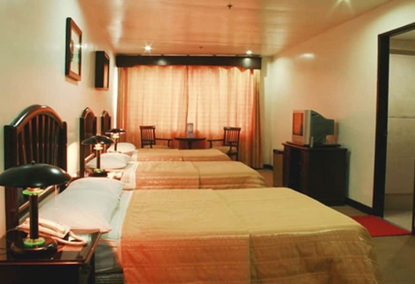 Отель The Golden Pine