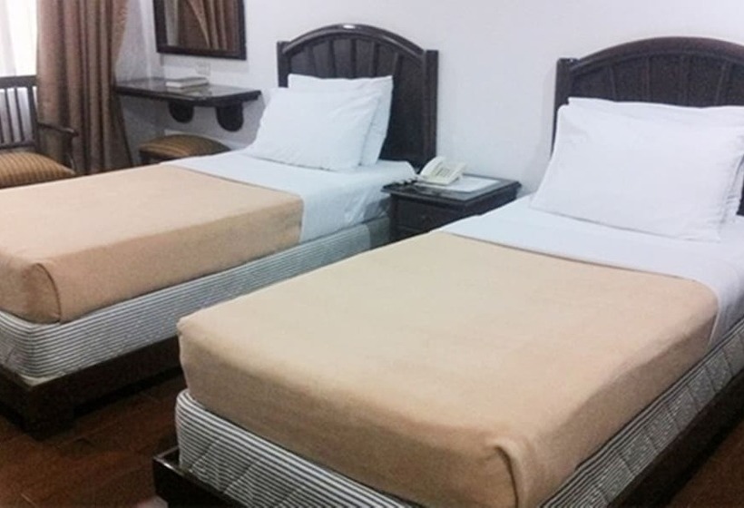 Отель The Golden Pine