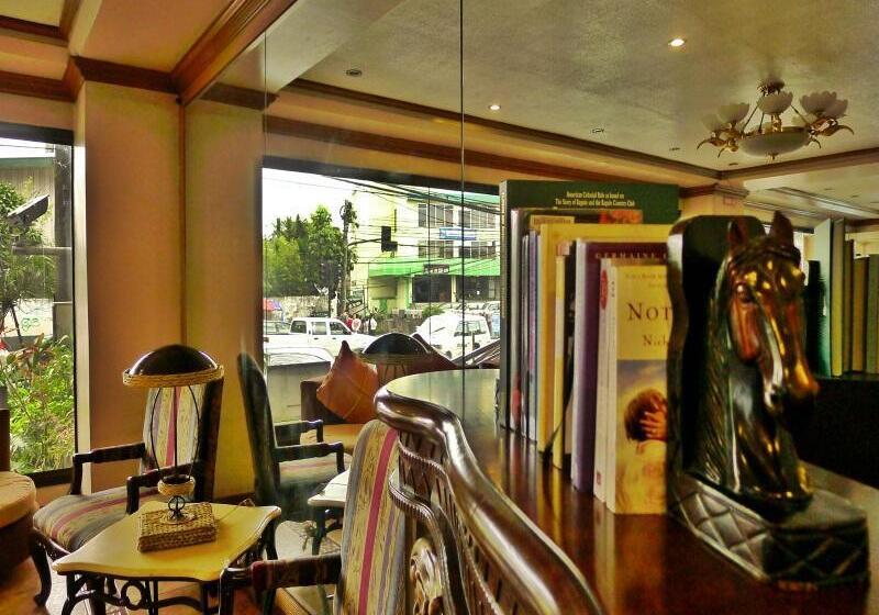 Отель The Golden Pine