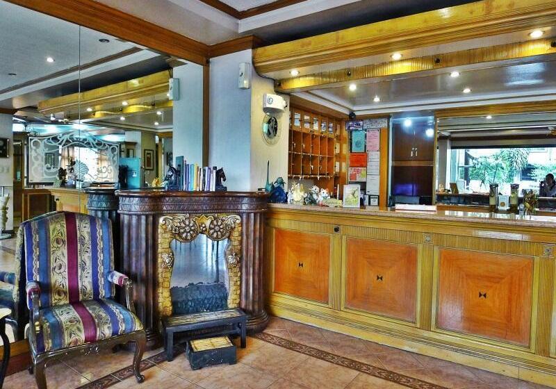 Отель The Golden Pine