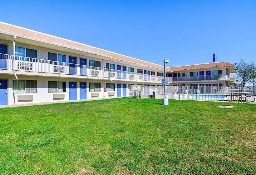 Motel 6 Mitchell, Sd