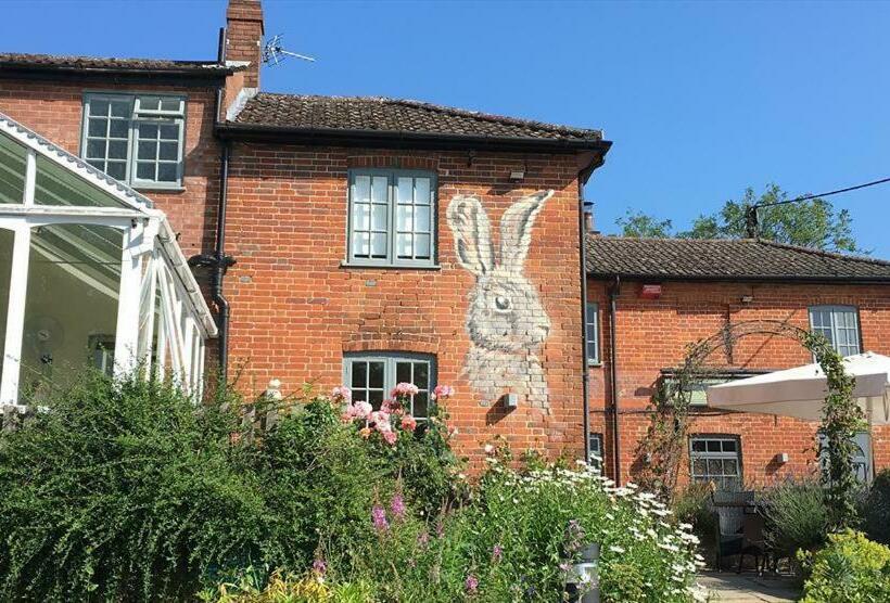 בית מלון כפרי Watership Down Inn