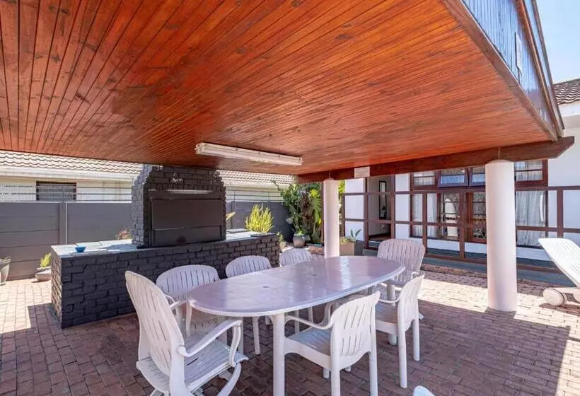 Majatalo 5 Third Avenue Guesthouse