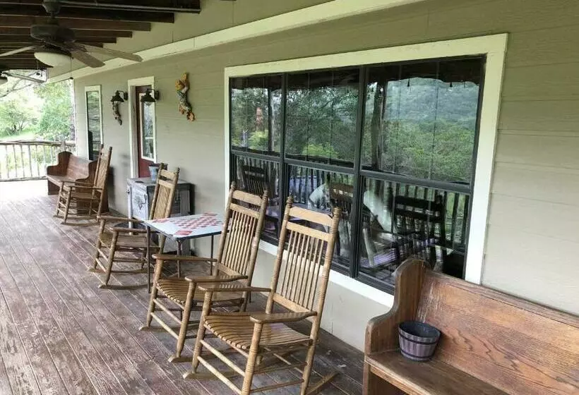 ペンション Antler Mountain House