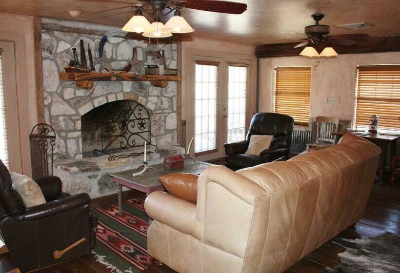 بنسيون Antler Mountain House