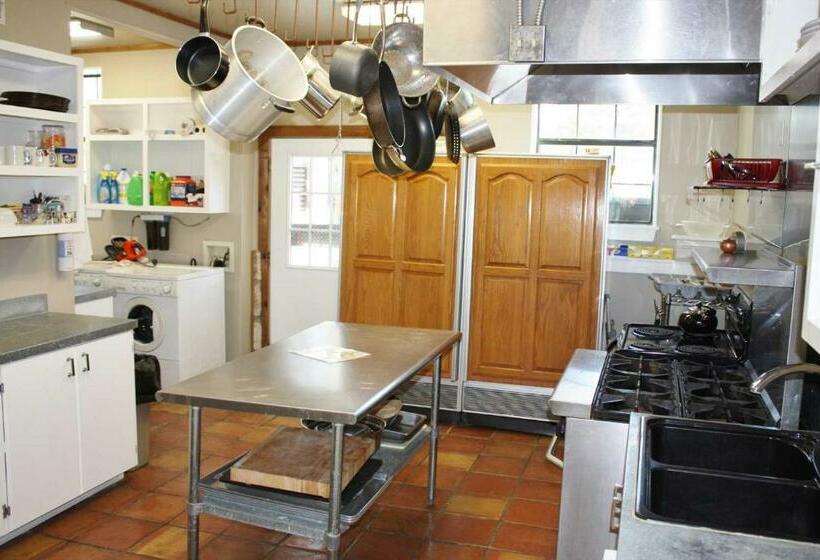 بنسيون Antler Mountain House