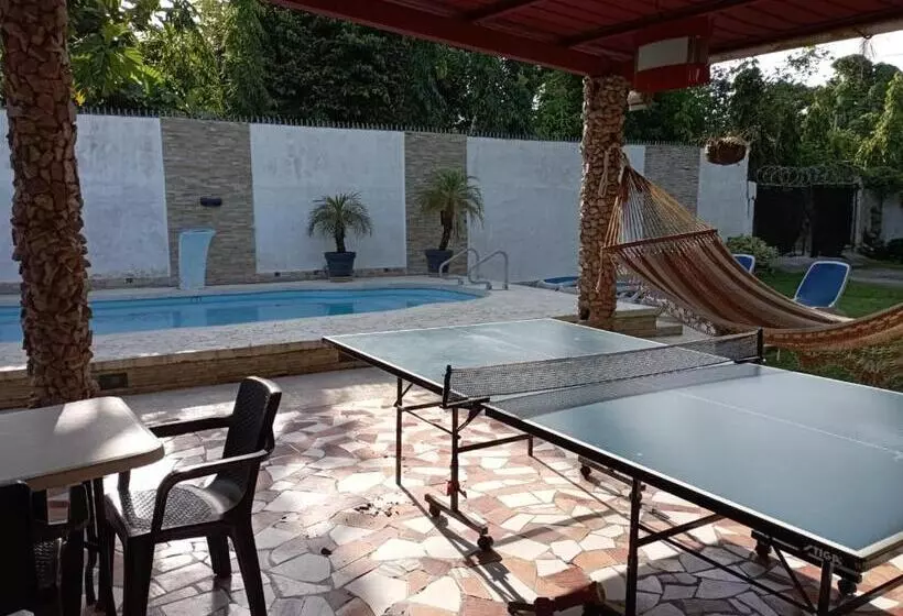 Majatalo Sunrise Hostel Farallon