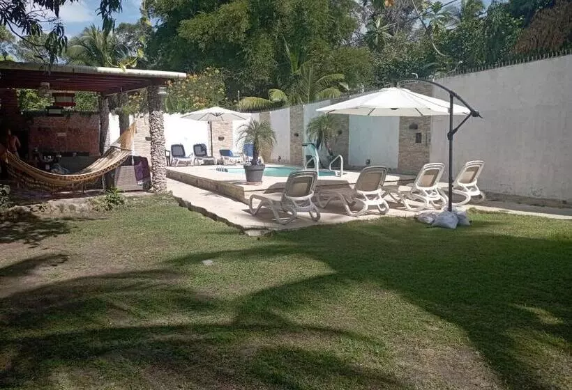 Majatalo Sunrise Hostel Farallon