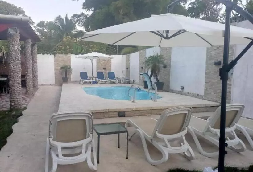 Majatalo Sunrise Hostel Farallon