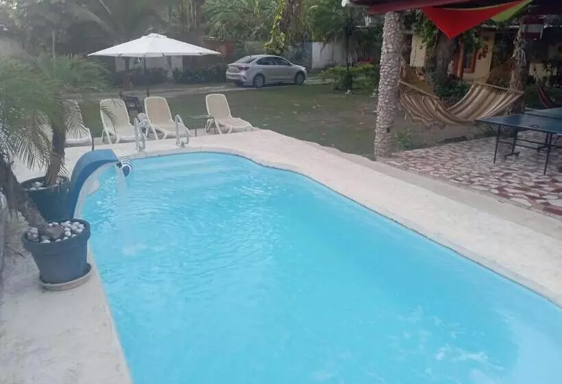 Majatalo Sunrise Hostel Farallon