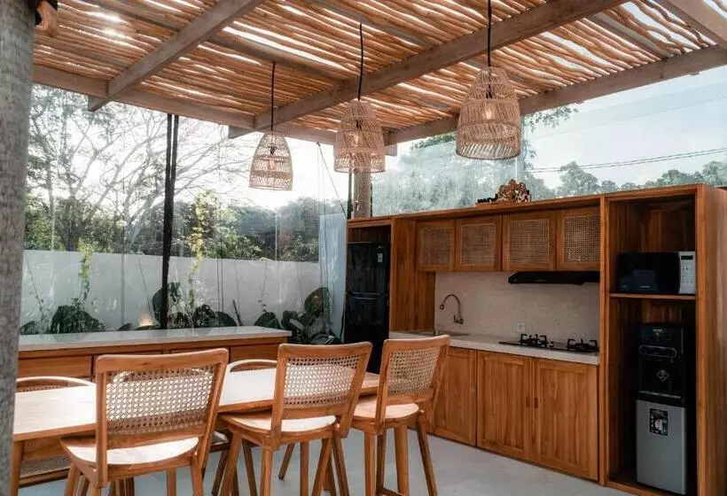 ホテル Sanjula Uluwatu