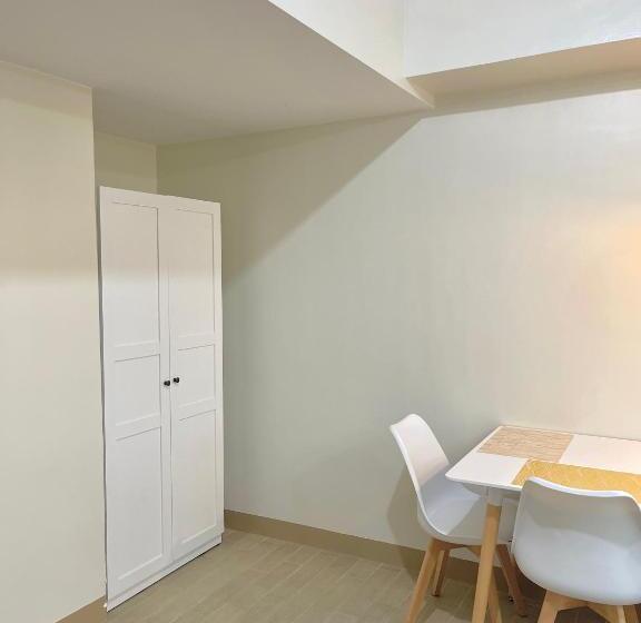 Cubao, Quezon City Condo Staycation