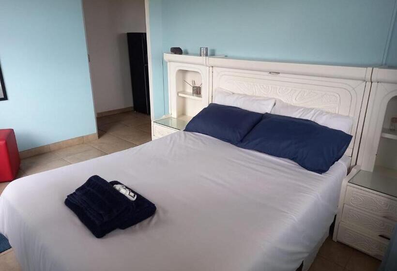 پانسیون Aqua On Newport Street