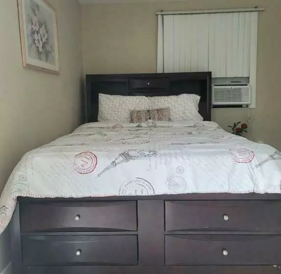 پانسیون Entire Guesthouse 5 Mins To Siesta Key & Downtown