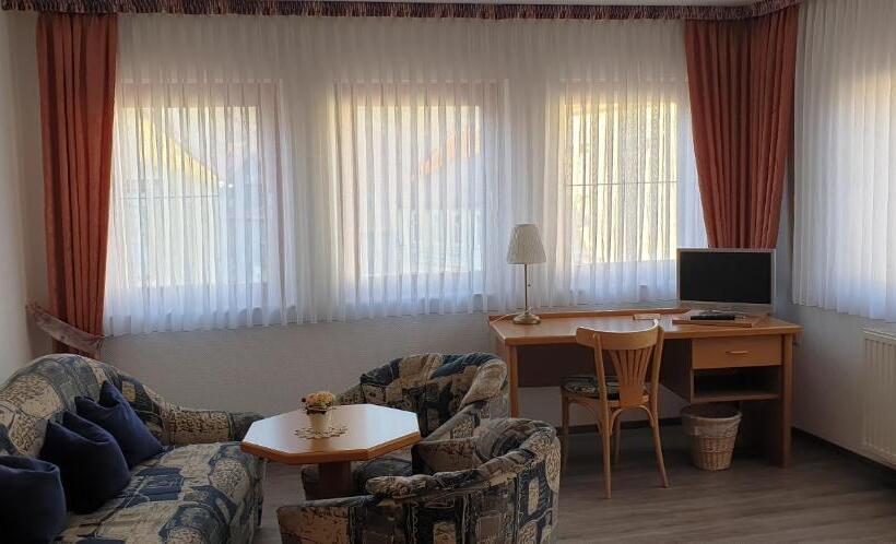 Pension Jung, Bäckerei Konditorei & Café