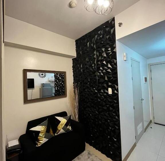 Posh 1br @ Sm Southmall W/ 100mbps And Netflix