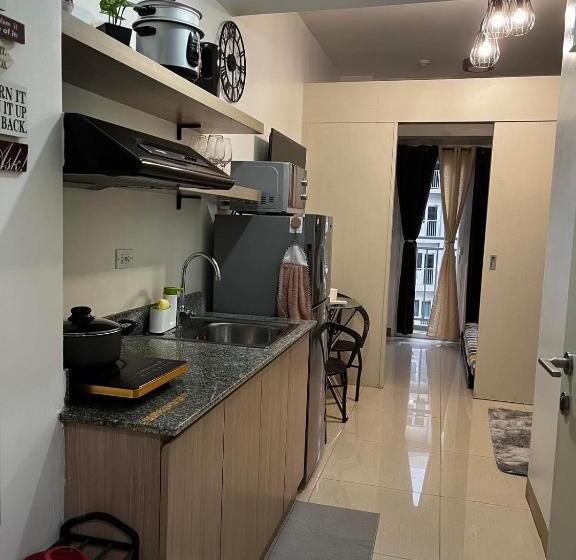 Posh 1br @ Sm Southmall W/ 100mbps And Netflix