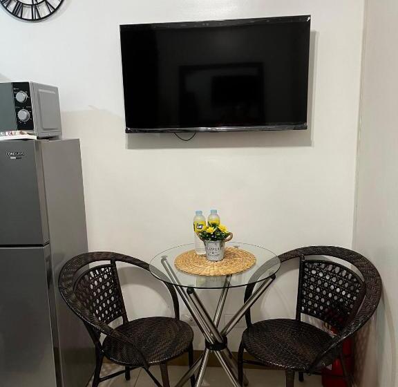 Posh 1br @ Sm Southmall W/ 100mbps And Netflix