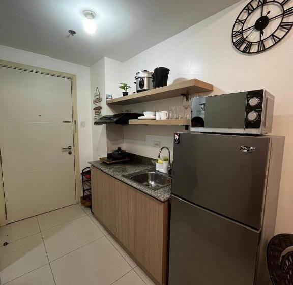 Posh 1br @ Sm Southmall W/ 100mbps And Netflix