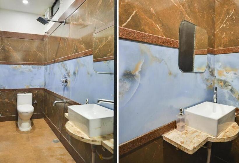 Super Townhouse Oak Hotel Ar Ganges Premium