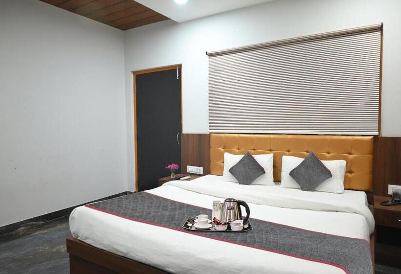Super Townhouse Oak Hotel Ar Ganges Premium