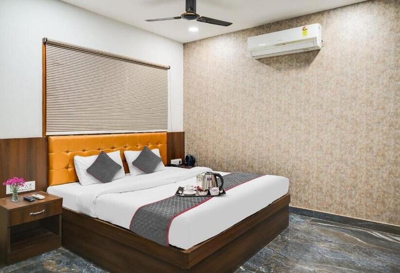 Super Townhouse Oak Hotel Ar Ganges Premium
