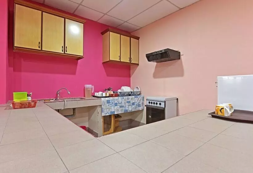 Hotelli Oyo 90672 De Paradise Turtle