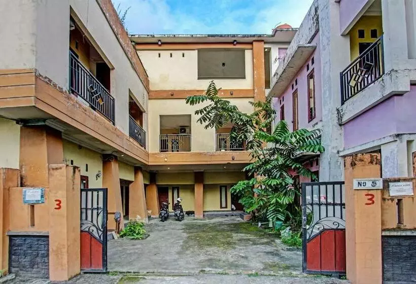 ホテル Oyo 91845 V_ar House Syariah