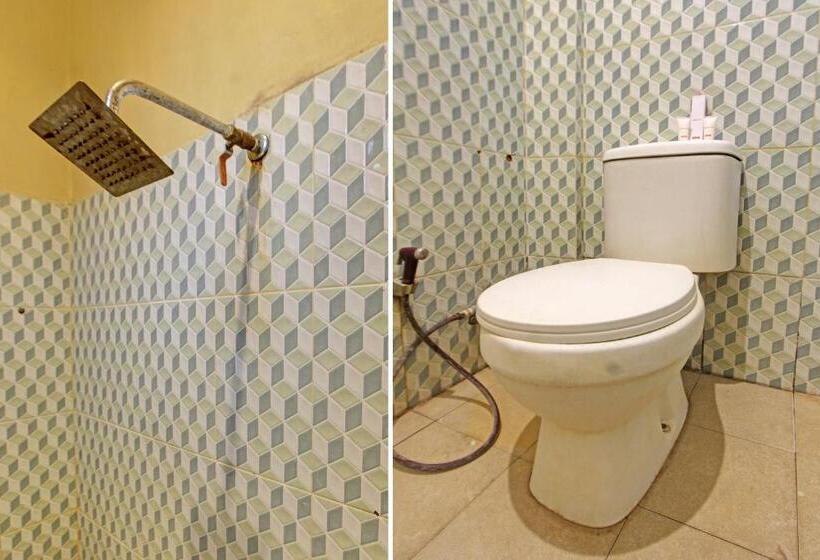 Hotel Oyo 91845 V_ar House Syariah