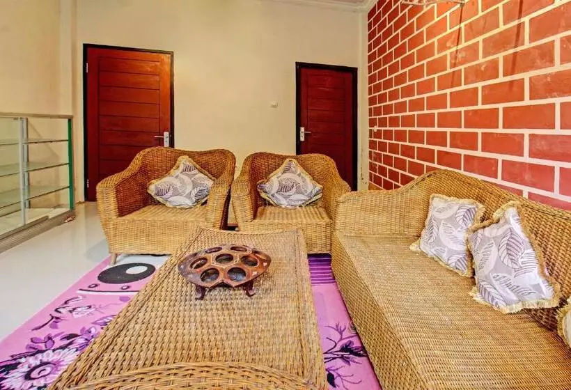ホテル Oyo 91845 V_ar House Syariah