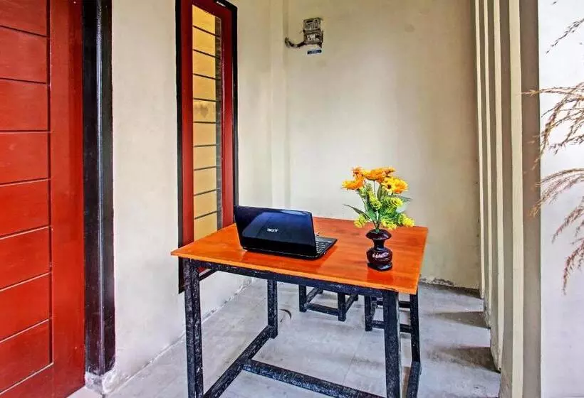 ホテル Oyo 91845 V_ar House Syariah