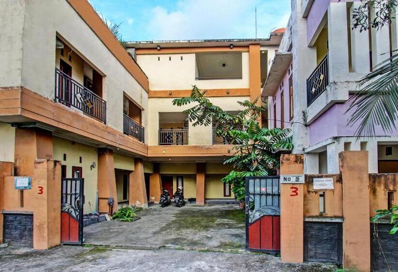 Hotel Oyo 91845 V_ar House Syariah