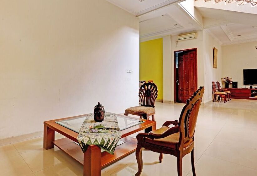 בית מלון כפרי Oyo 91861 Pemuda Kemuning Guest House