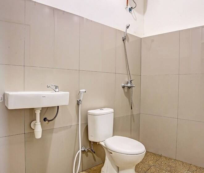 בית מלון כפרי Oyo 91861 Pemuda Kemuning Guest House