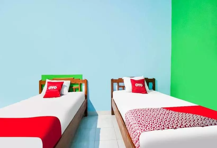 Hotelli Oyo 91861 Pemuda Kemuning Guest House