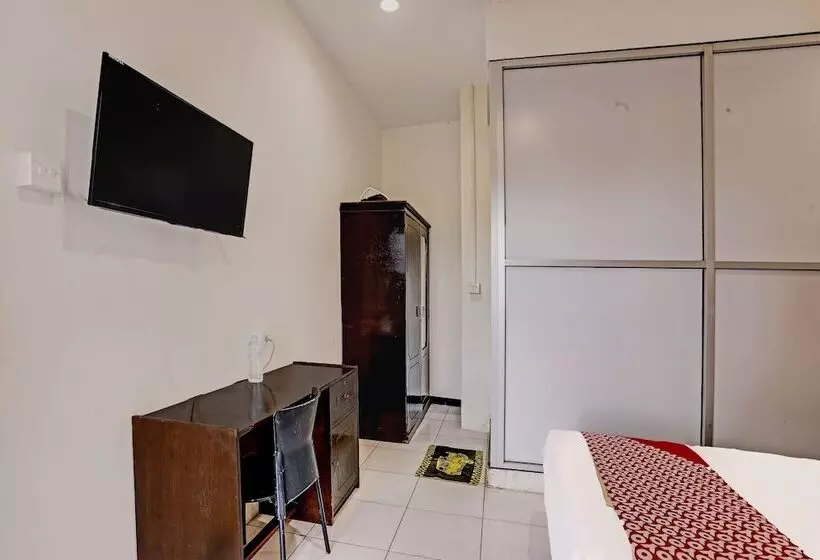 Hotelli Oyo 91861 Pemuda Kemuning Guest House
