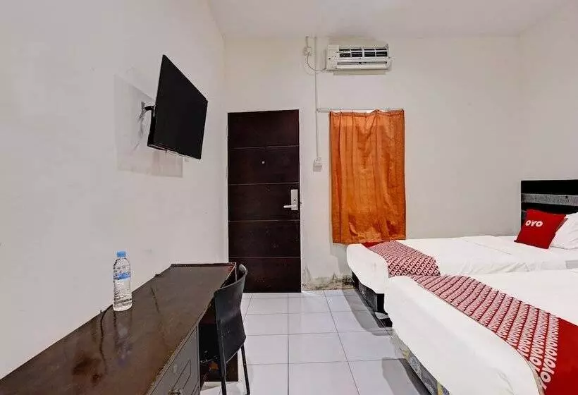 Hotelli Oyo 91861 Pemuda Kemuning Guest House