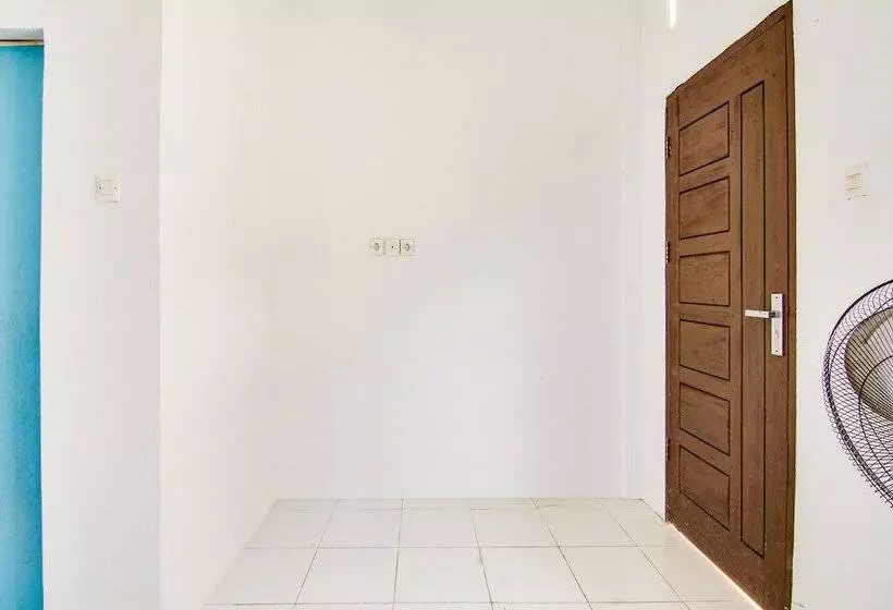 ホテル Spot On 91858 Raja Homestay Syariah