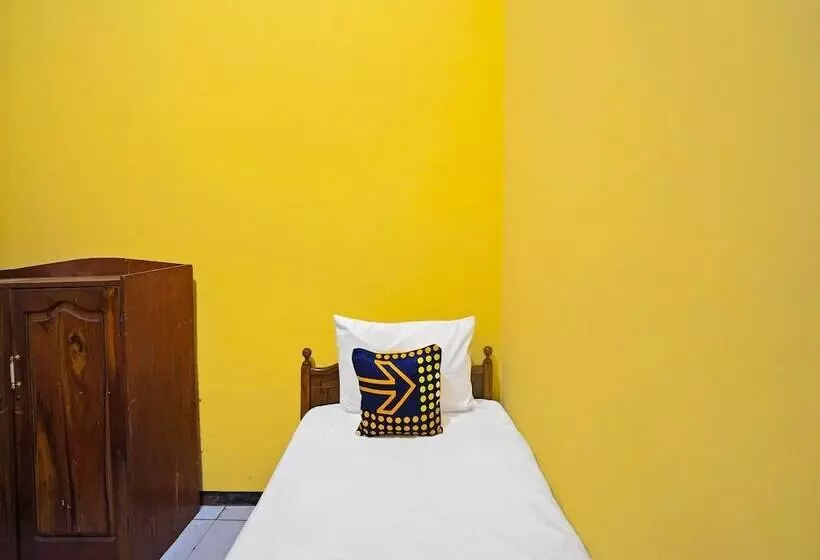 Hotelli Spot On 91869 Insan Mulia Kost Syariah