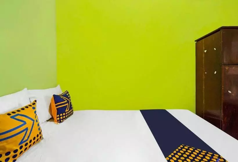 Hotelli Spot On 91869 Insan Mulia Kost Syariah
