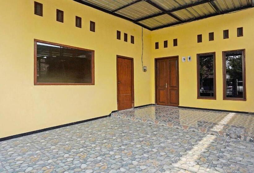 בית מלון כפרי Spot On 91869 Insan Mulia Kost Syariah