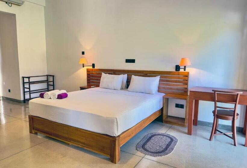Отель Tropical Villa Weligama